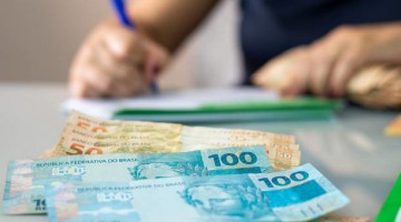 Governo do RS limita cobrança de juros em empréstimos consignados de servidores